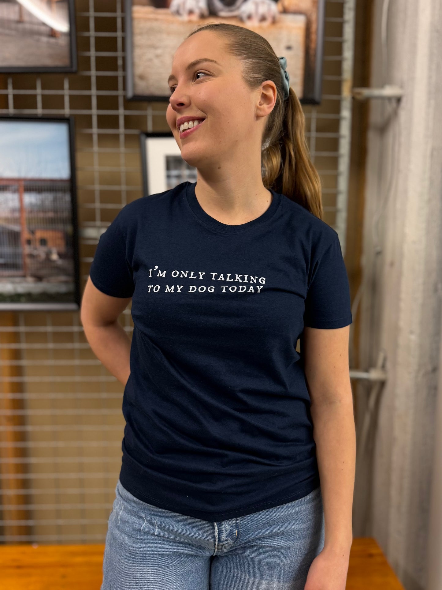 T-paita - ”I’m only talking to my dog today” Sininen