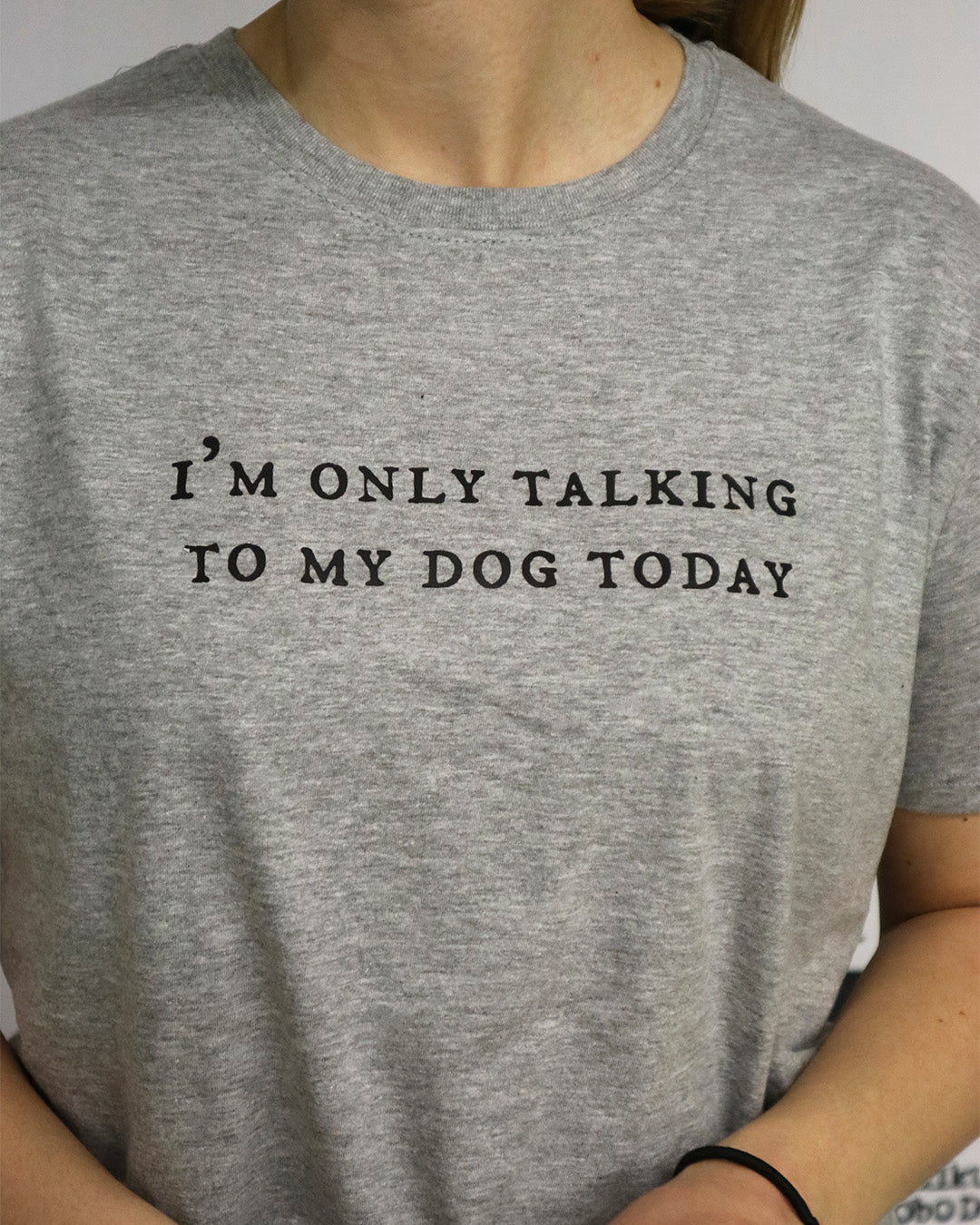 T-paita - ”I’m only talking to my dog today”, eri värejä