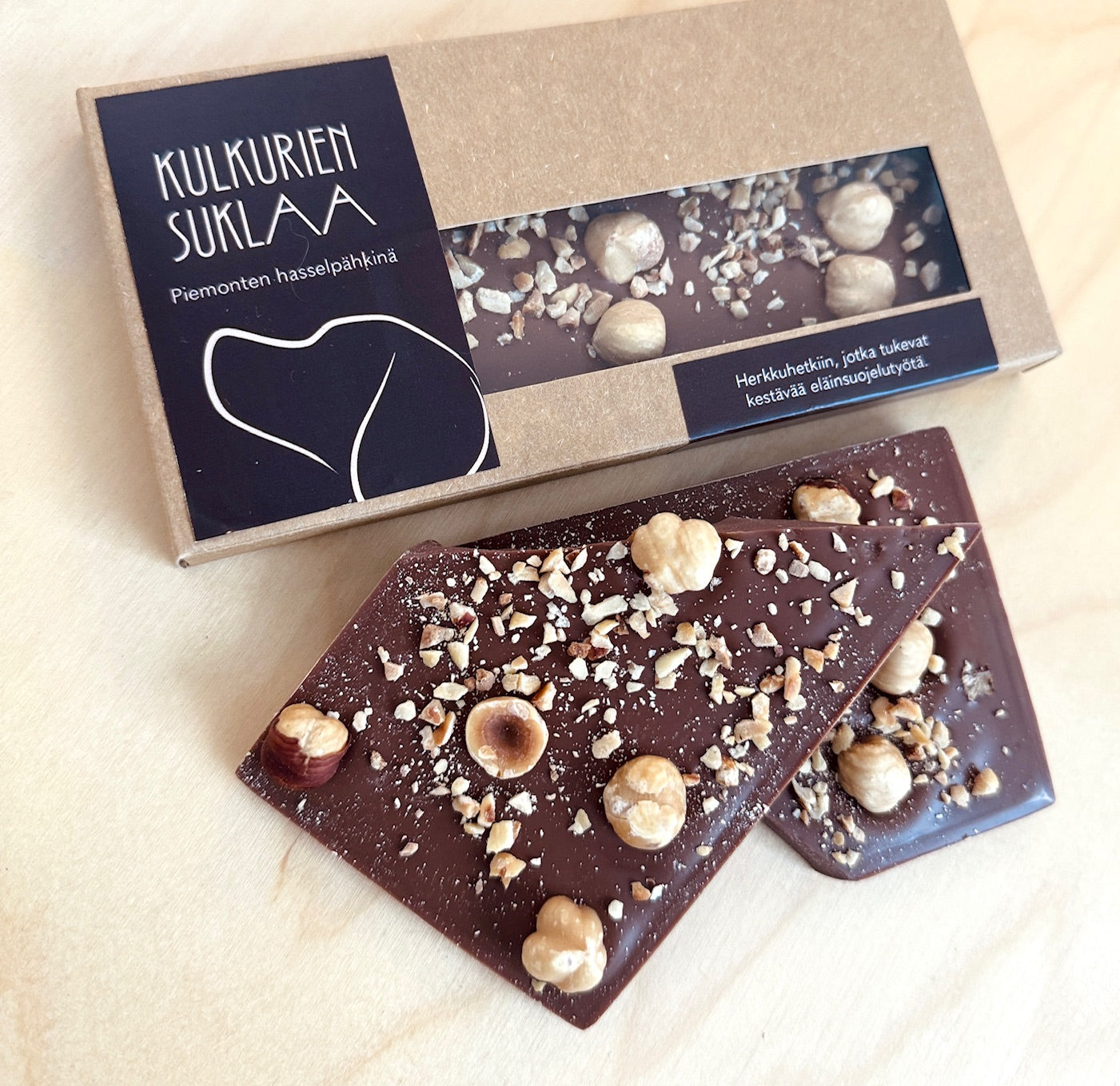 Kulkurien maitosuklaa Piemonten hasselpähkinöillä