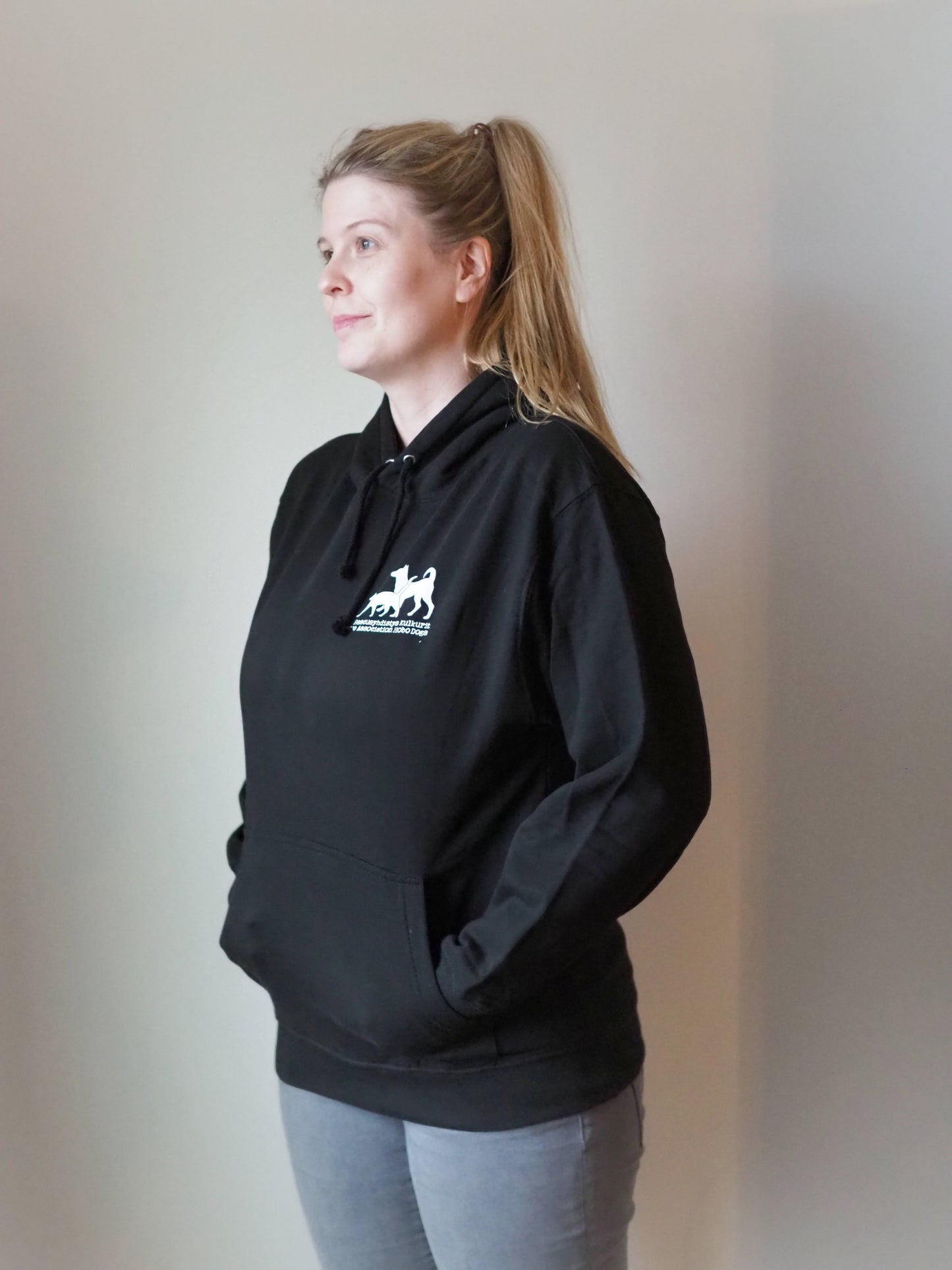 Kulkurit-huppari pullover, musta